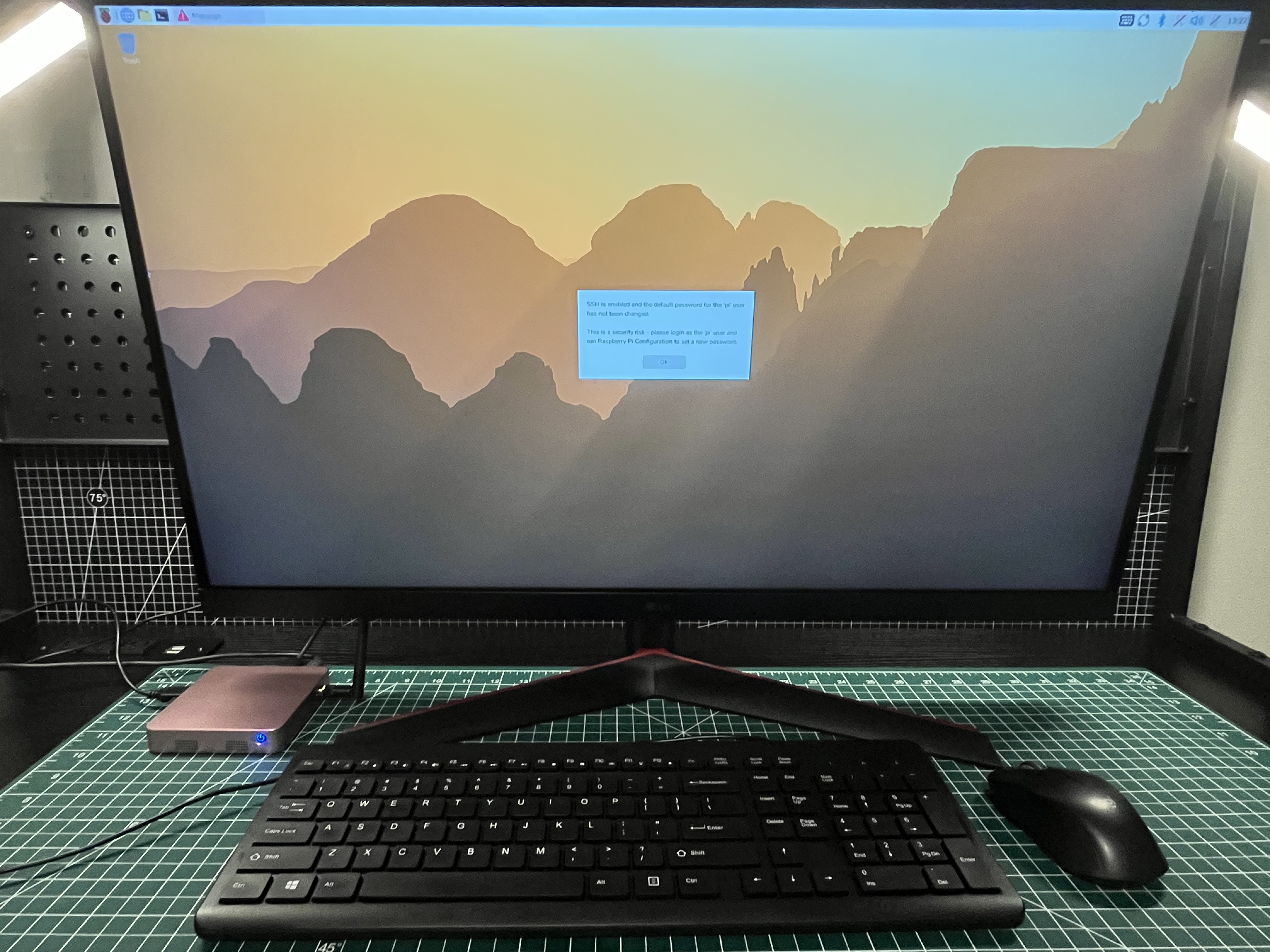 EDATEC ED-CLAWBOX connected to a monitor, keyboard, and mouse on the test bench