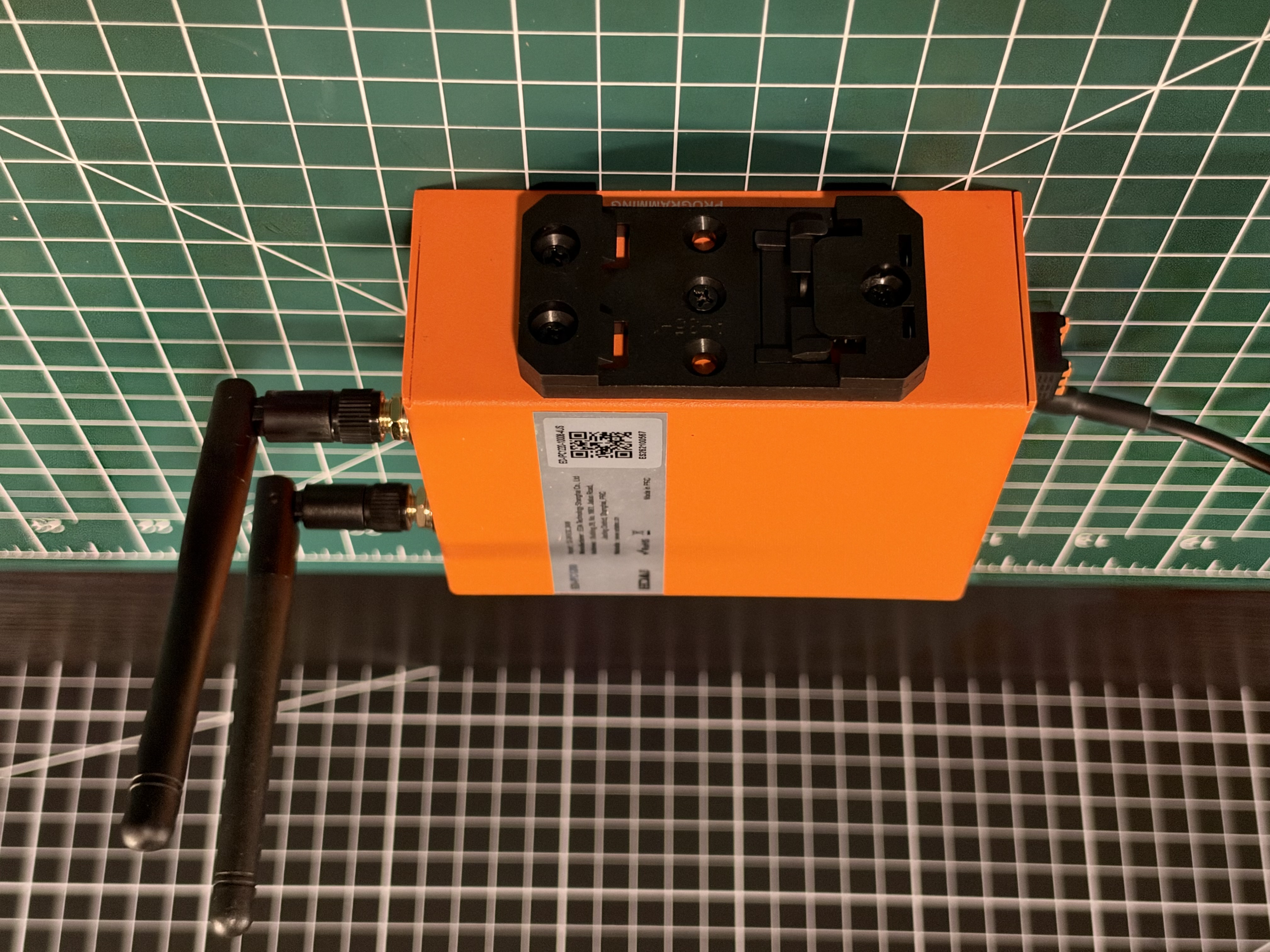 Back of the ED-IPC1220 showing its black DIN-rail mounting clip