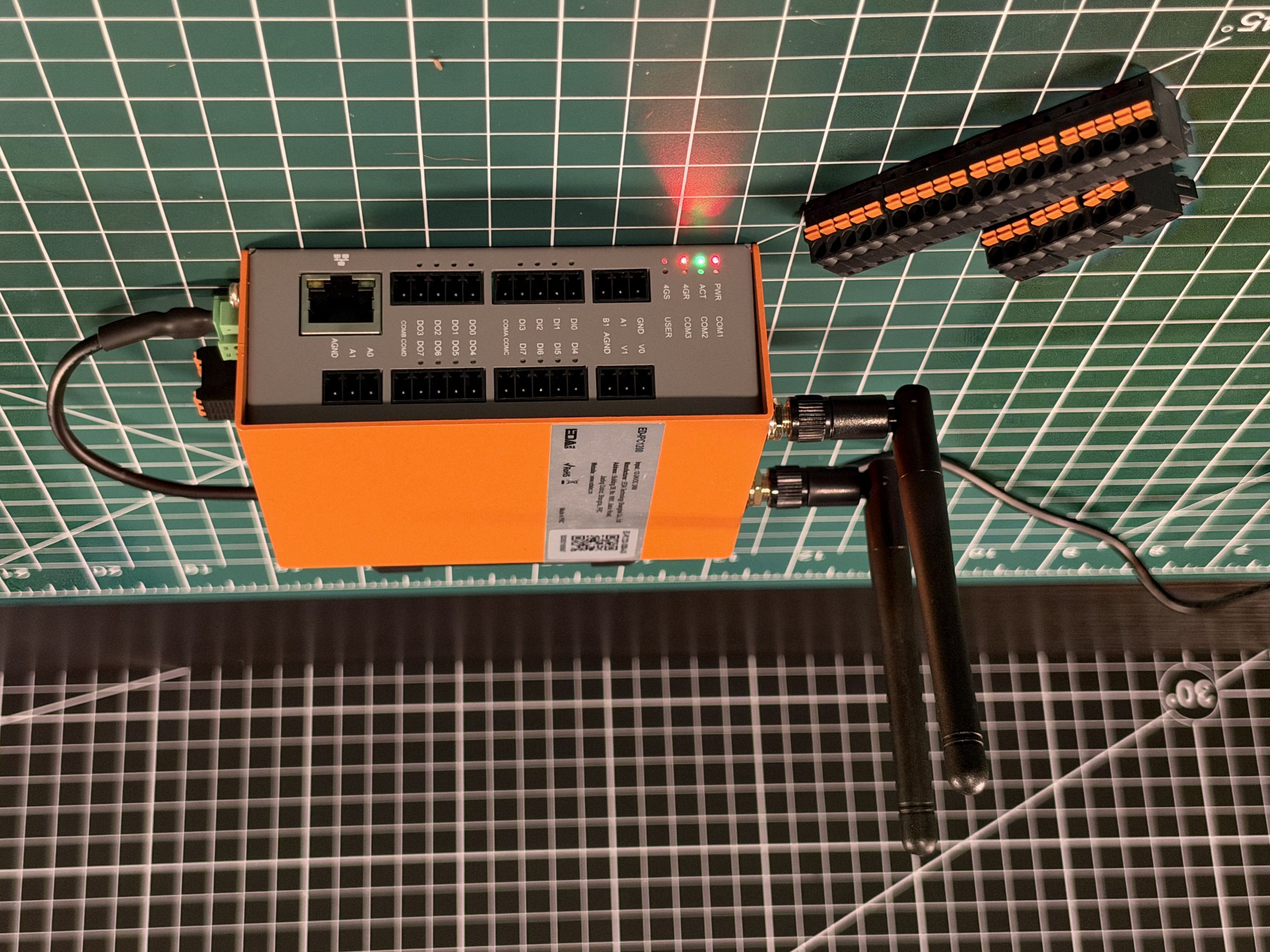 Orange EDATEC ED-IPC1220 industrial computer with antennas and removable terminal blocks arranged in front